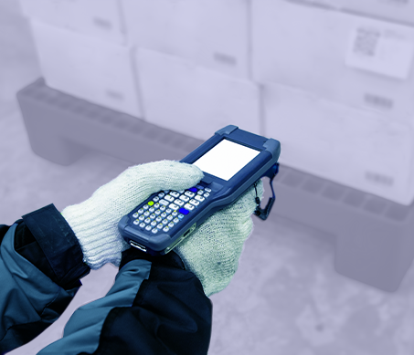 Cold temperature worker holding barcode scanner